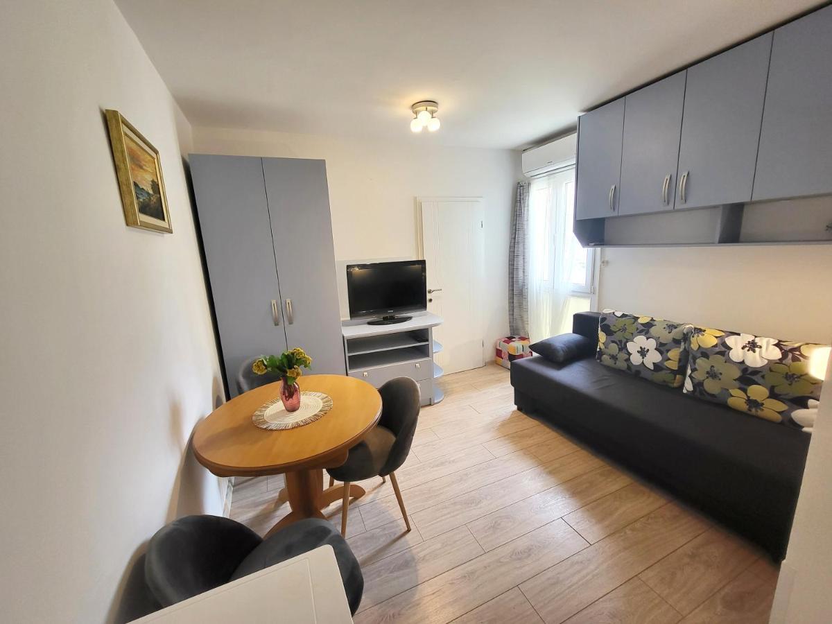 Mali Apartman U Centru Makarská Exteriér fotografie