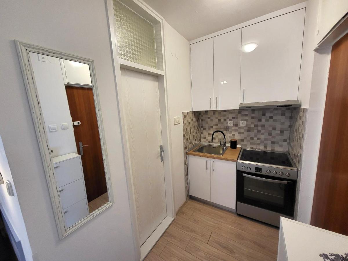 Mali Apartman U Centru Makarská Exteriér fotografie
