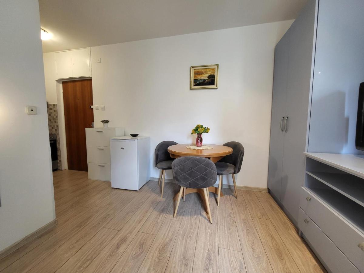 Mali Apartman U Centru Makarská Exteriér fotografie